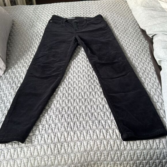 AG Isabelle Button-Up High-Rise Straight Cut Black Corduroy Jeans. Size 25 - Picture 4 of 10
